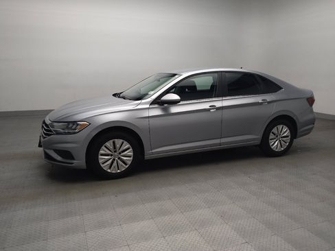 Used 2020 Volkswagen Jetta SE image 2