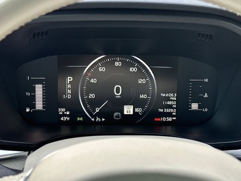 Used 2019 Volvo XC60 T6 Momentum w/ Premium Package image 27