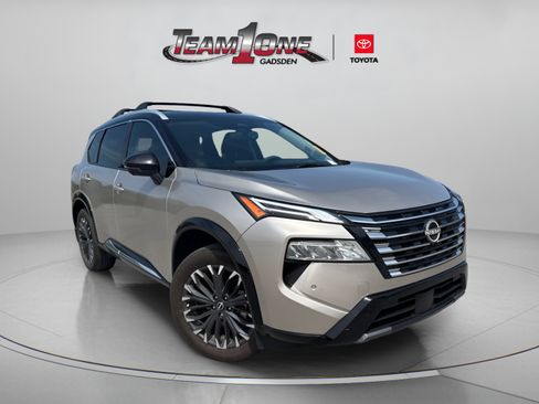 Used 2025 Nissan Rogue Platinum w/ Platinum Premium Package FWD image 1