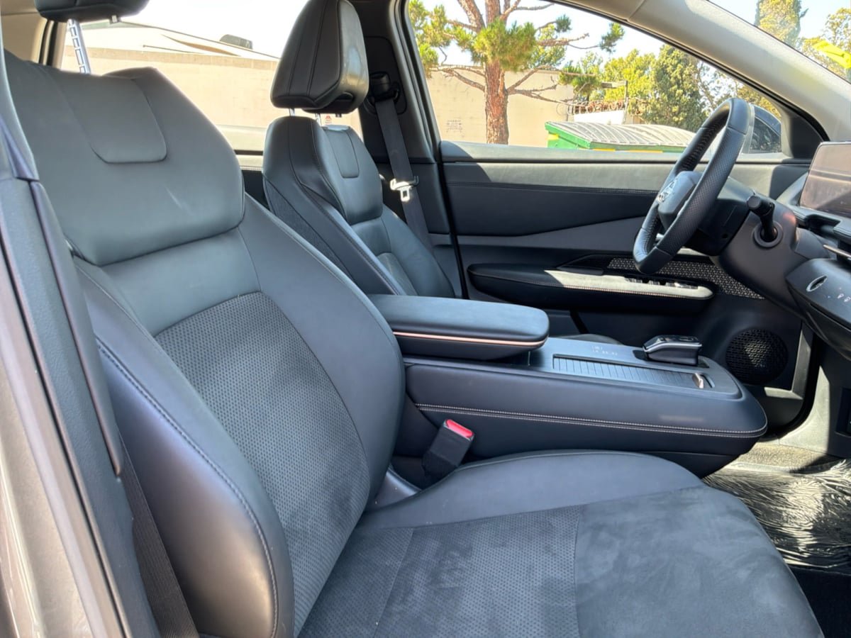 Used 2024 Nissan Ariya FWD image 21