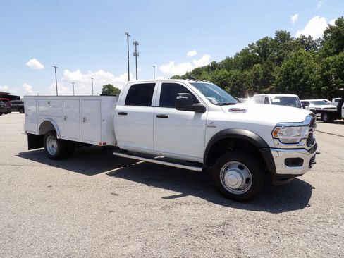 Used 2024 RAM 5500 Tradesman w/ Chrome Appearance Group AWD/4WD image 10