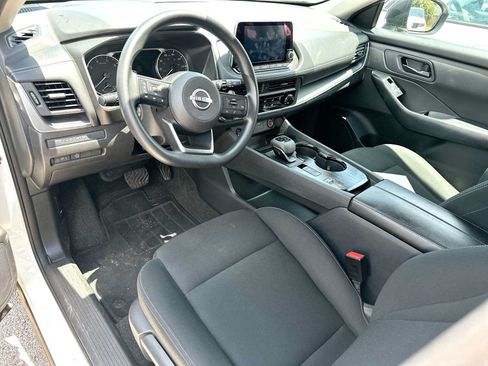 Used 2024 Nissan Rogue S FWD image 4