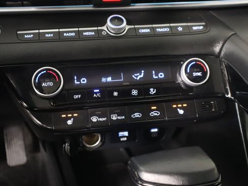 Used 2025 Hyundai Elantra SEL image 7