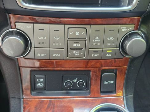 Used 2013 Toyota Highlander Limited AWD/4WD image 41