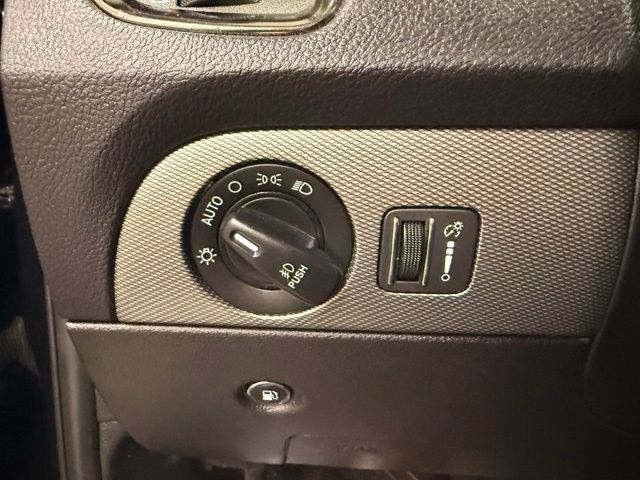 Used 2020 Dodge Durango R/T w/ Technology Group AWD/4WD image 17