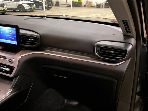 Certified 2024 Ford Explorer XLT w/ Equipment Group 202A AWD/4WD image 15