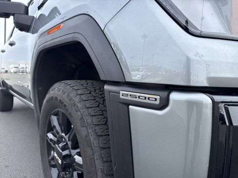 Used 2025 GMC Sierra 2500 AT4 image 8