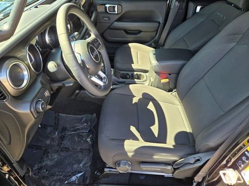 Used 2023 Jeep Wrangler Unlimited Sahara AWD/4WD image 10