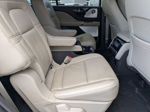 Used 2020 Lincoln Aviator Reserve w/ Equipment Group 202A AWD/4WD image 28