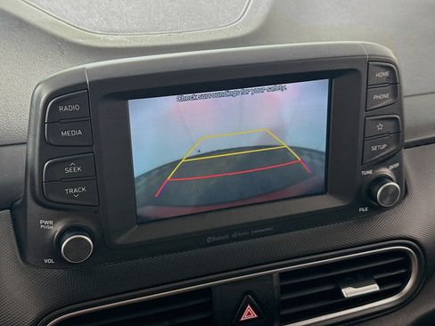 Used 2021 Hyundai Kona Limited FWD image 3