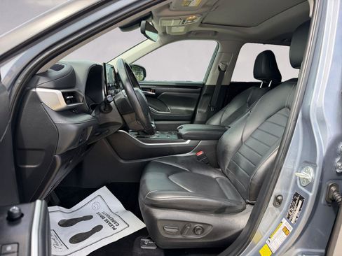 Used 2022 Toyota Highlander XLE FWD image 9