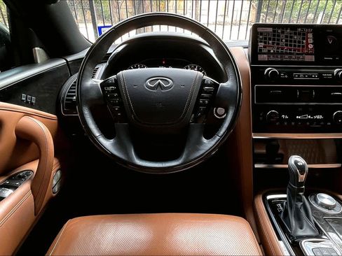 Used 2024 INFINITI QX80 Sensory image 5