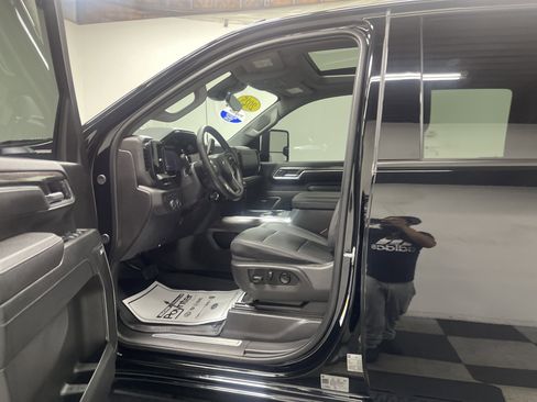 Used 2025 Chevrolet Silverado 2500 LTZ w/ Trail Boss Package image 9