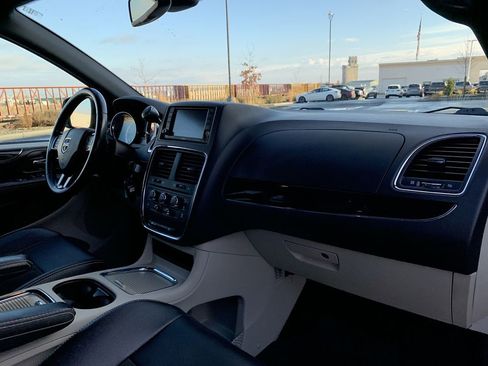 Used 2019 Dodge Grand Caravan SXT image 30