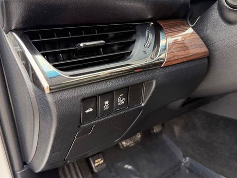 Used 2014 Toyota Avalon XLE Touring FWD image 31