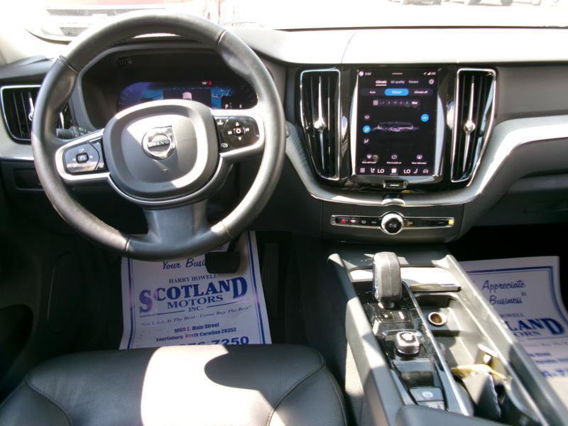 Used 2025 Volvo XC60 B5 Plus AWD/4WD image 11