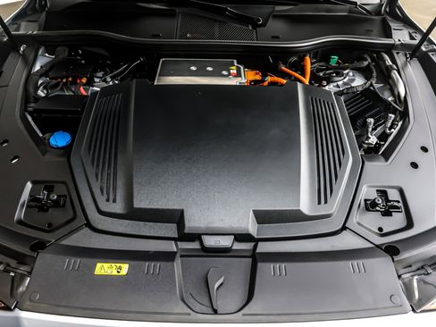 Used 2022 Audi e-tron Premium w/ Convenience Plus Package image 12