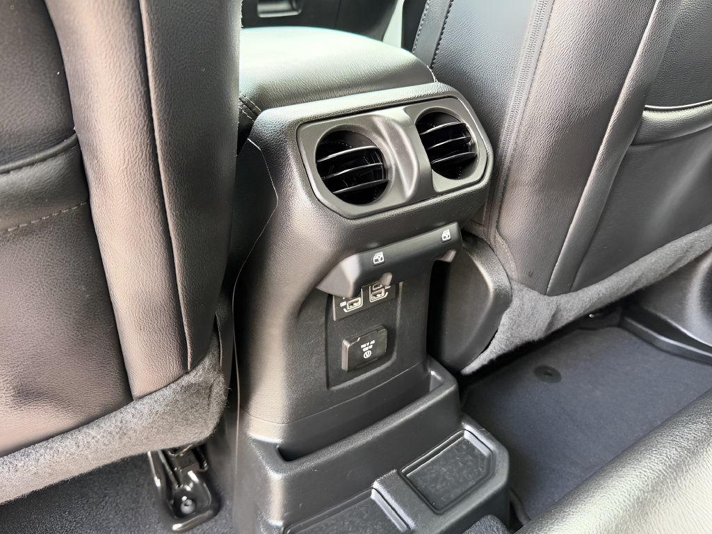 Used 2022 Jeep Wrangler Unlimited Sahara AWD/4WD image 20