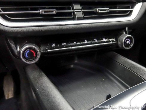 Used 2025 Chevrolet Equinox EV LT w/ Comfort Package image 23