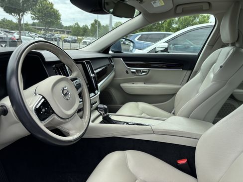 Used 2017 Volvo S90 T5 Momentum w/ Convenience Package FWD image 33