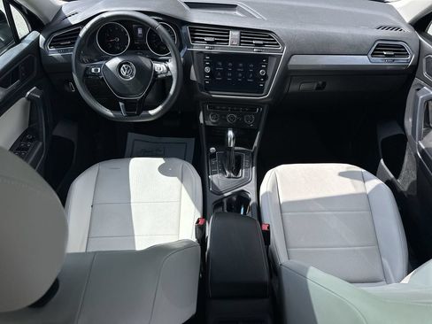 Used 2021 Volkswagen Tiguan SE w/ Panoramic Sunroof Package FWD image 29