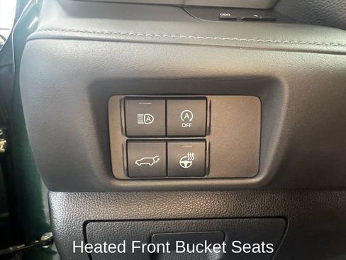 Used 2024 Toyota Highlander XLE AWD/4WD image 11