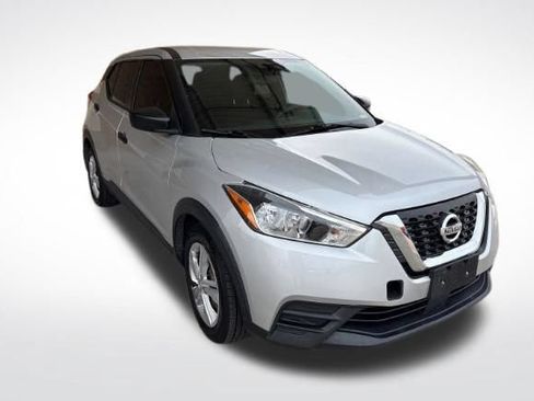 Used 2020 Nissan Kicks S FWD image 4