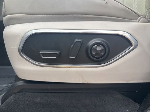 Used 2022 Jeep Wagoneer Series III w/ Premium Group I image 28