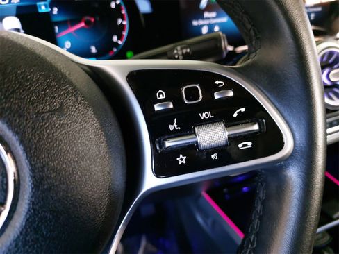 Used 2022 Mercedes-Benz GLB 250 w/ Premium Package Lite image 19