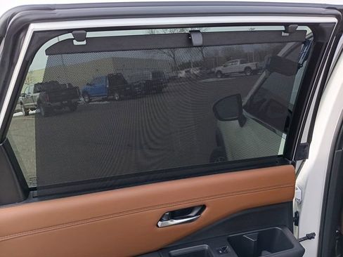 Used 2023 Nissan Pathfinder Platinum image 26