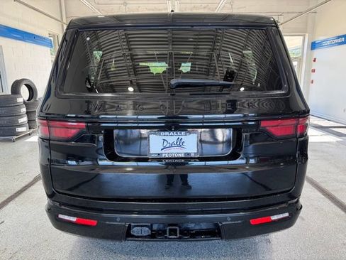 Used 2024 Jeep Wagoneer Series II AWD/4WD image 10