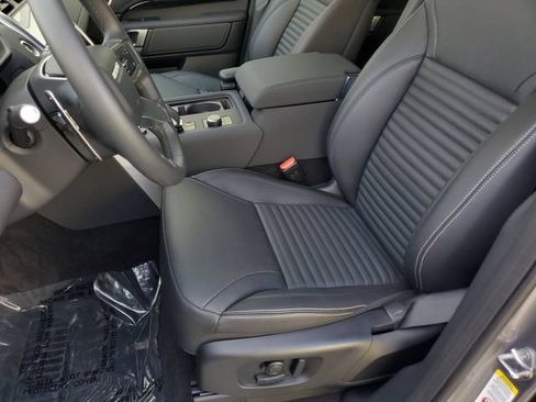 New 2025 Land Rover Discovery S AWD/4WD image 19