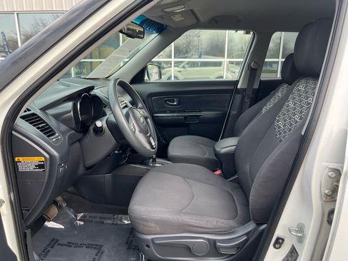 Used 2010 Kia Soul + w/ Audio Pkg FWD image 11