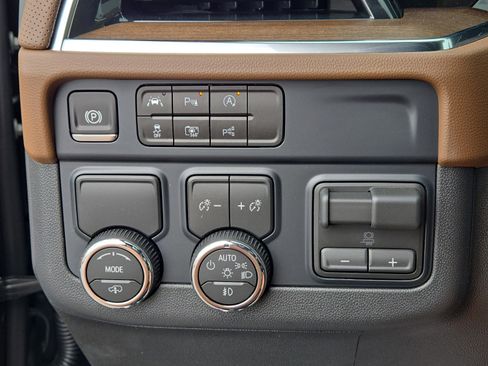 New 2026 Chevrolet Suburban High Country image 22