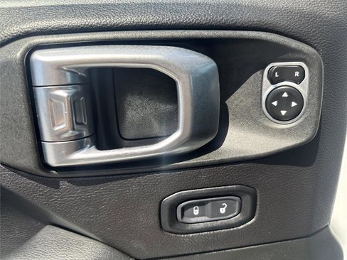 Used 2019 Jeep Wrangler Unlimited Sahara AWD/4WD image 21