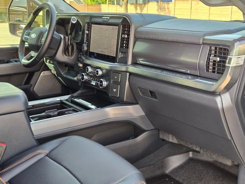 Used 2025 Ford F250 Lariat w/ Lariat Ultimate Package AWD/4WD image 29