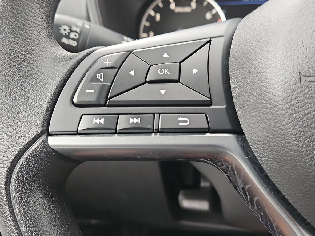 Used 2025 Nissan Altima 2.5 SV FWD image 21