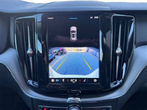 Certified 2025 Volvo XC60 B5 Core image 17