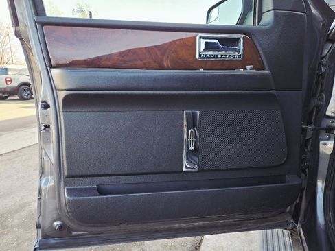 Used 2012 Lincoln Navigator 4WD image 43