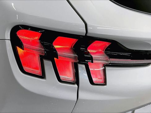 Used 2021 Ford Mustang Mach-E Premium image 31