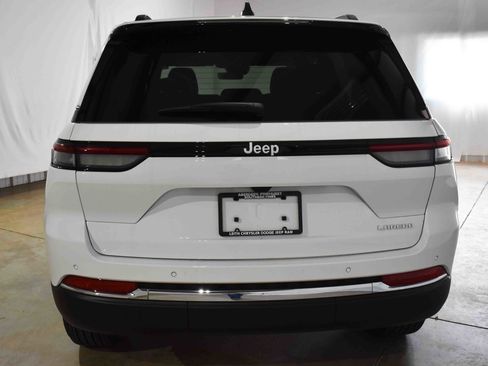 New 2025 Jeep Grand Cherokee Laredo X image 8