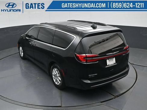 Used 2022 Chrysler Pacifica Touring-L w/ Uconnect Theater Family Group FWD image 57