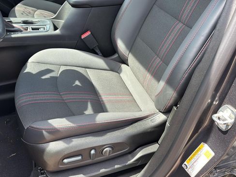 Used 2022 Chevrolet Equinox RS FWD image 4