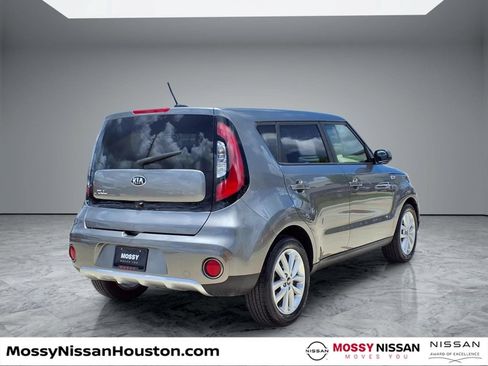 Used 2017 Kia Soul + FWD image 7