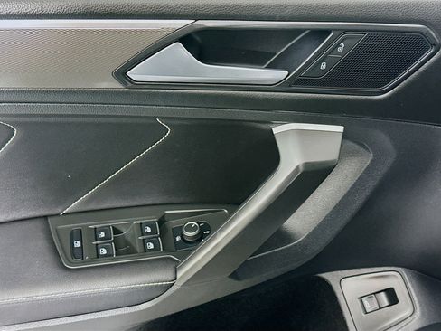 Used 2024 Volkswagen Tiguan SE R-Line image 15