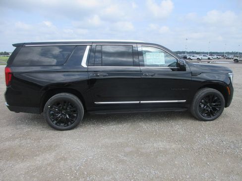 New 2026 GMC Yukon XL Elevation w/ Elevation Premium Package AWD/4WD image 3