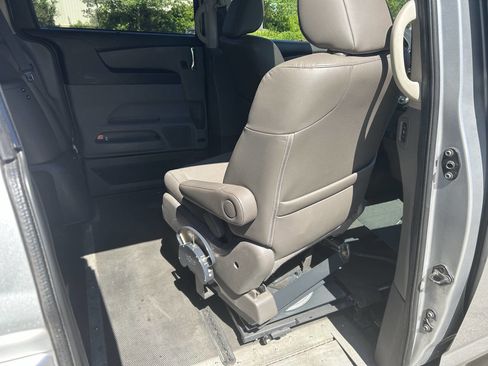 Used 2015 Honda Odyssey Touring Elite image 6