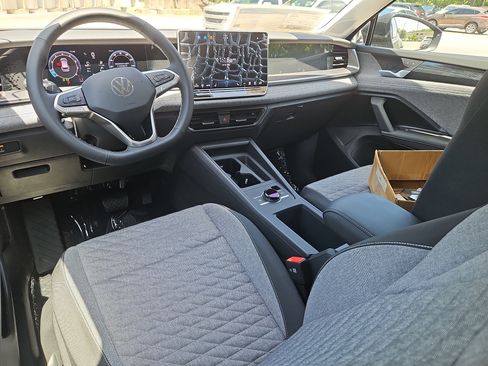 New 2026 Volkswagen Tiguan S AWD/4WD image 4