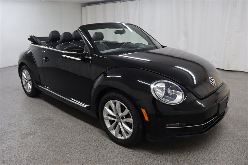 Used 2014 Volkswagen Beetle TDI FWD image 1
