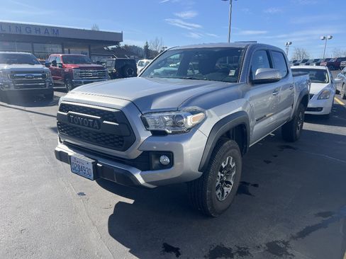 Used 2016 Toyota Tacoma TRD Off-Road w/ Premium & Technology Package image 1